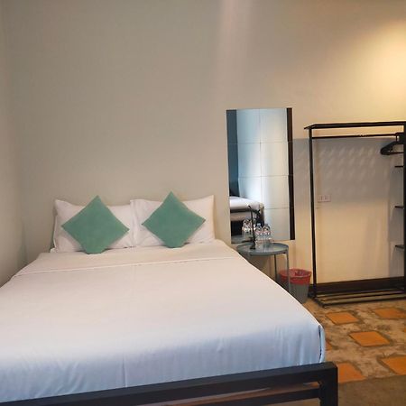 Baan Wangderm Hotel Bangkok Esterno foto