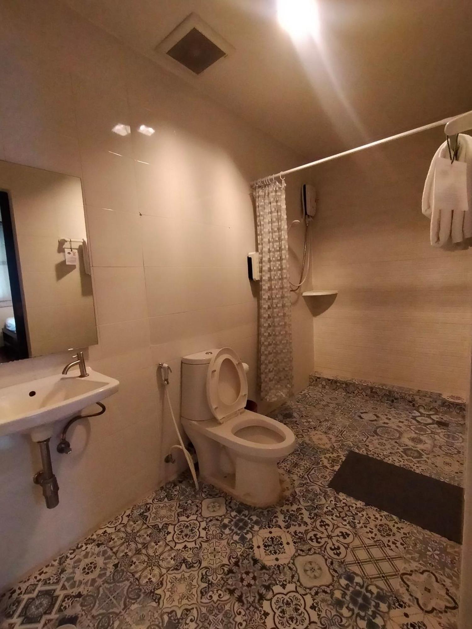 Baan Wangderm Hotel Bangkok Esterno foto