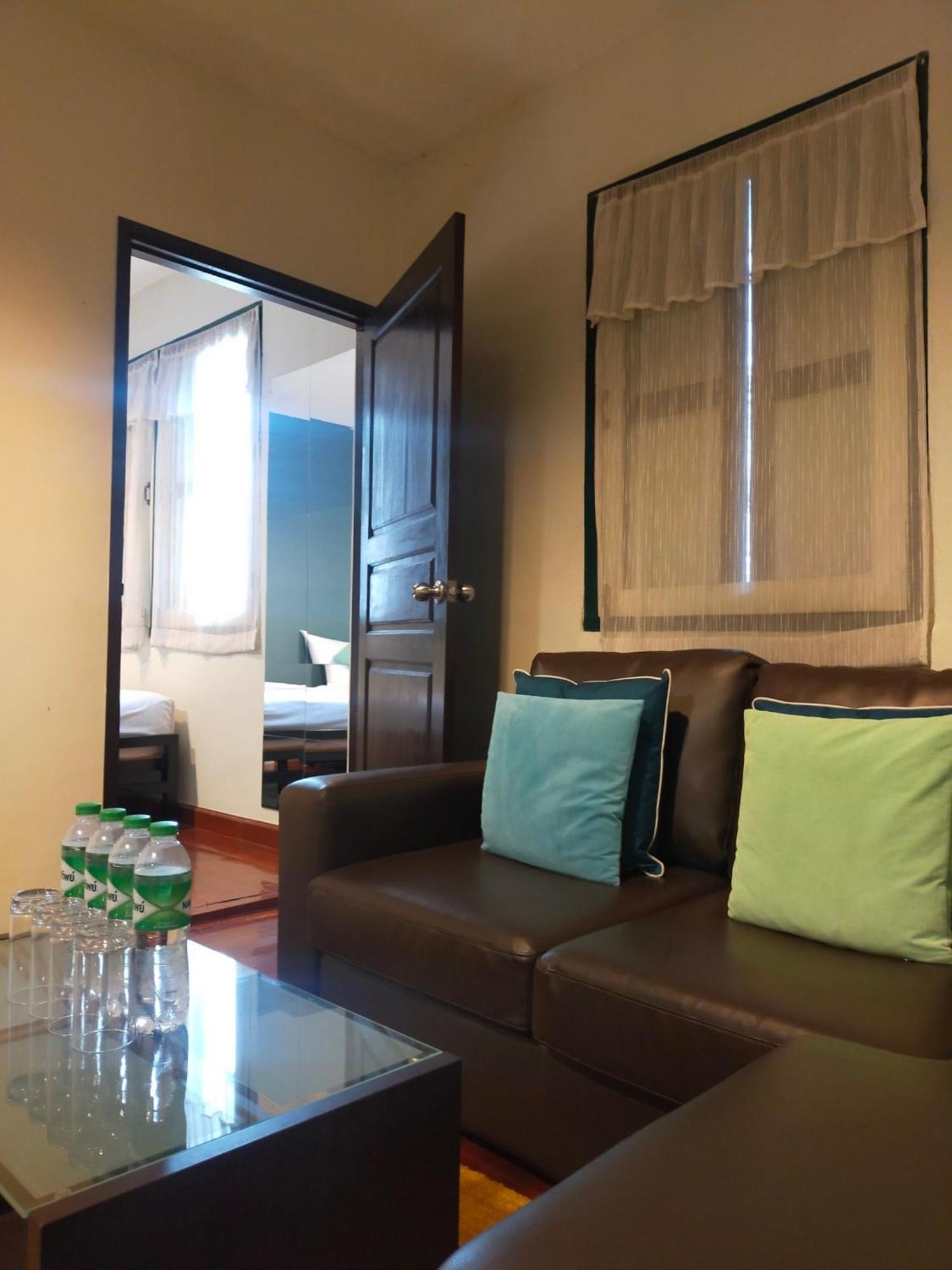 Baan Wangderm Hotel Bangkok Esterno foto